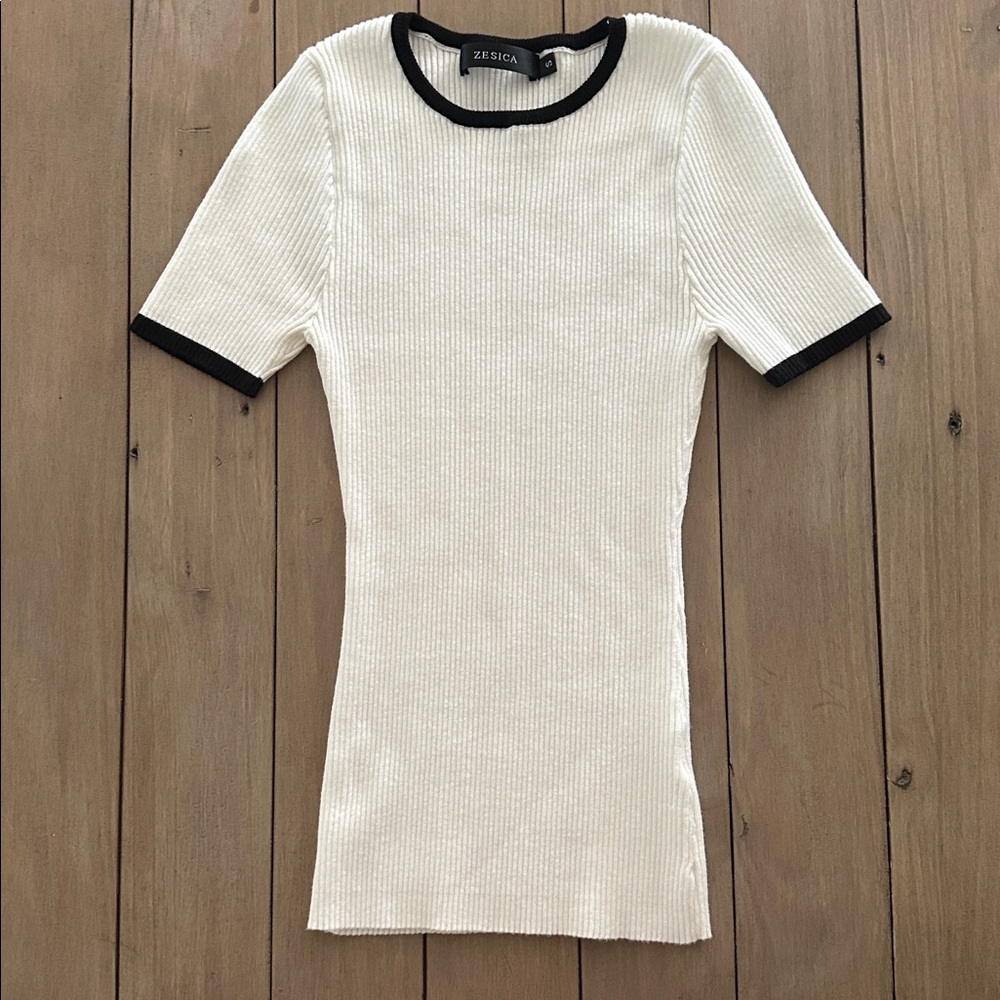 Zesica Women's Cream and Black Crew Neck Sweater